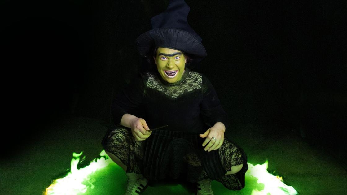 DeliaDelia! The Flat Chested Witch!